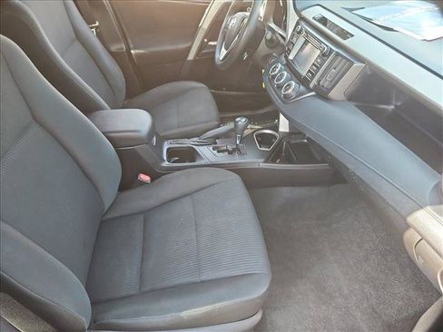 Used 2018 Toyota RAV4 LE FWD image 25