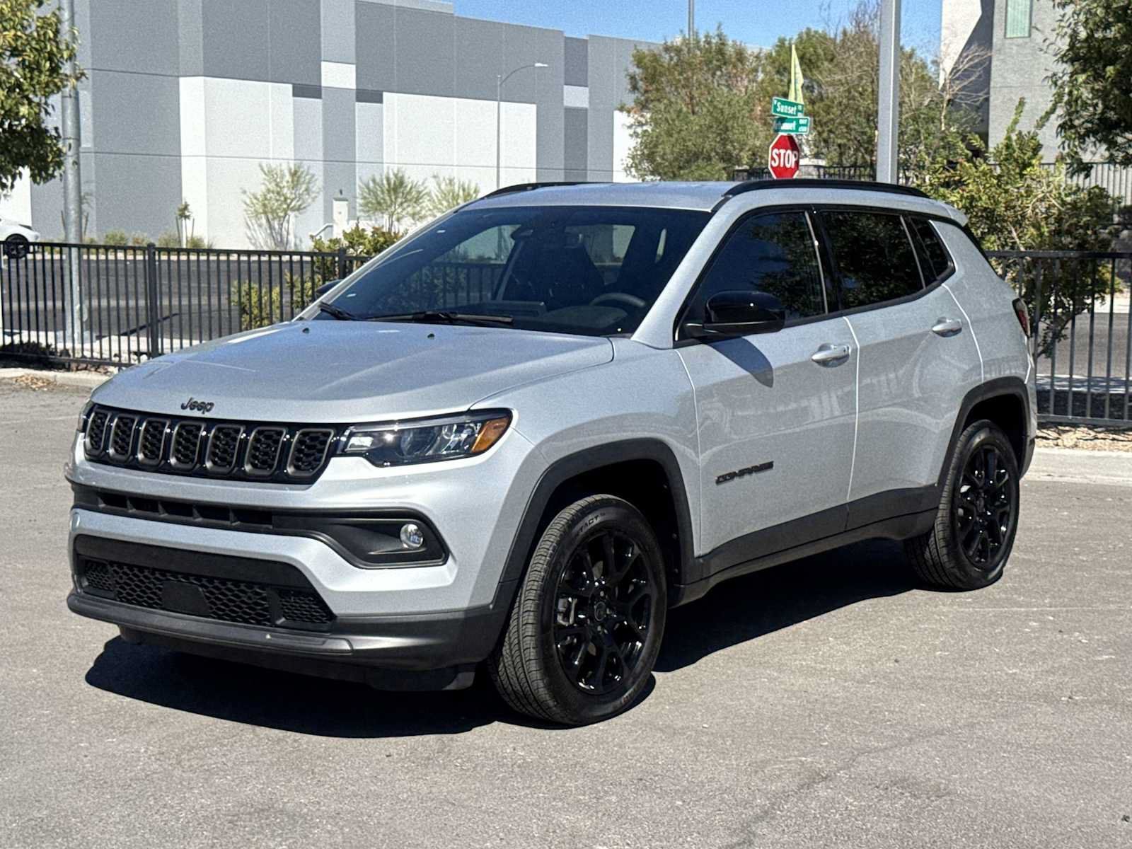 Used 2026 Jeep Compass Latitude AWD/4WD image 4