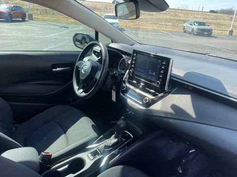 Used 2021 Toyota Corolla LE image 5