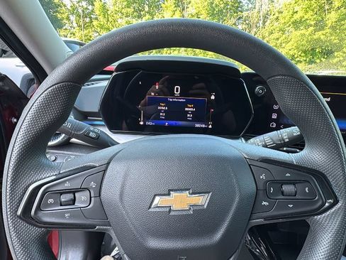 Used 2025 Chevrolet Trax LT FWD image 14
