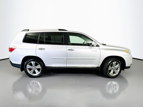 Used 2011 Toyota Highlander Limited w/ Tow Pkg AWD/4WD image 8