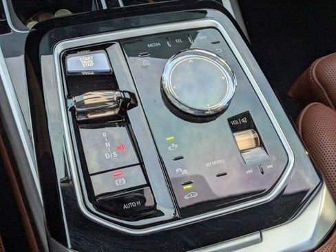 Used 2024 BMW 760i xDrive w/ Executive Package image 12