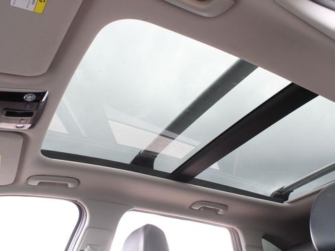 Used 2021 Kia Sorento S w/ Panoramic Sunroof Package AWD/4WD image 10