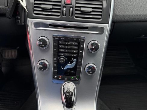 Used 2017 Volvo XC60 T6 Dynamic w/ Climate Package image 17