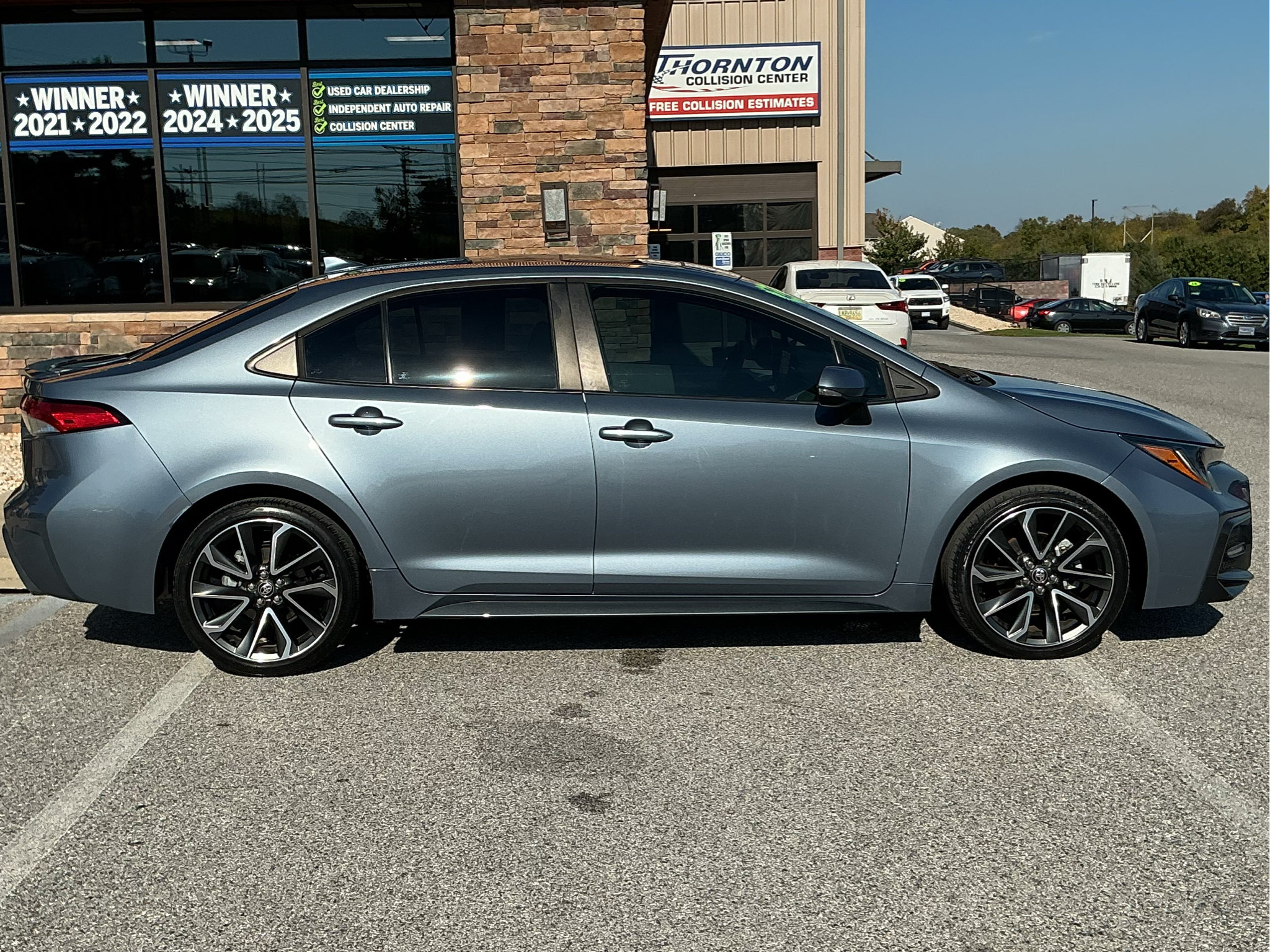 Used 2022 Toyota Corolla SE w/ SE Premium Package FWD image 2