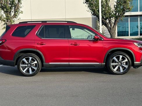 Certified 2024 Honda Pilot Elite image 3
