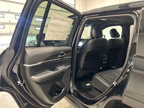 New 2026 Jeep Grand Cherokee Altitude image 29