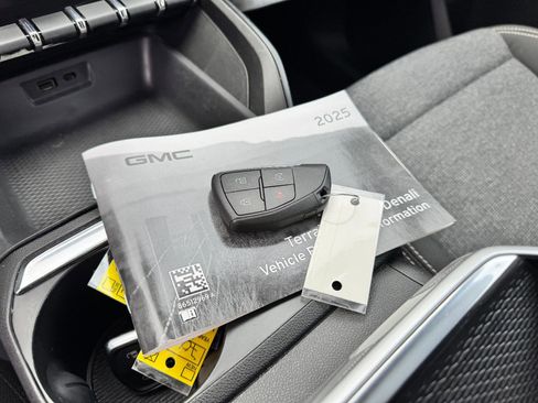 Used 2025 GMC Terrain Elevation image 32