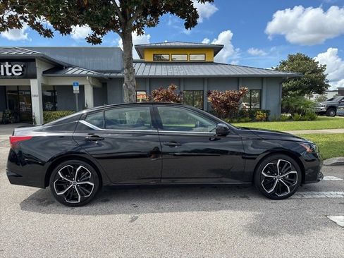 Used 2024 Nissan Altima 2.5 SR image 8