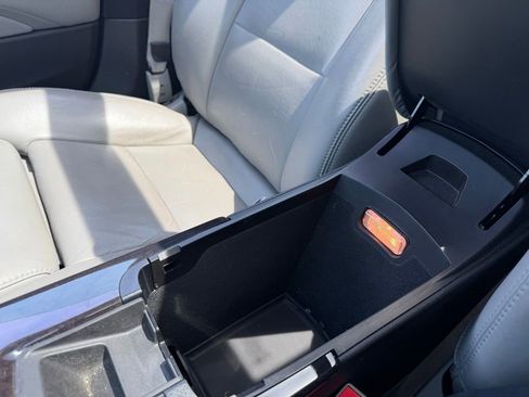 Used 2013 Cadillac XTS Premium FWD image 18