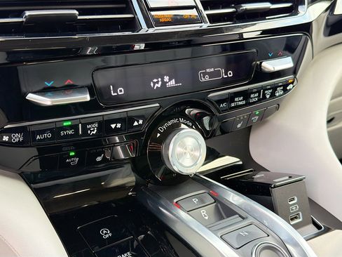 Used 2025 Acura MDX SH-AWD w/ Technology Package image 35