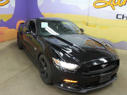 Used 2017 Ford Mustang GT RWD image 2