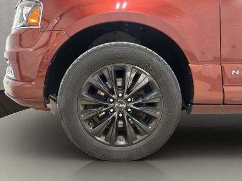 Used 2015 Lincoln Navigator L 4WD image 25