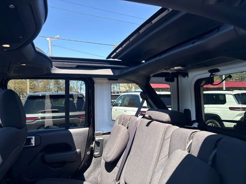 Used 2024 Jeep Wrangler Unlimited Rubicon 4xe w/ Convenience Group AWD/4WD image 13
