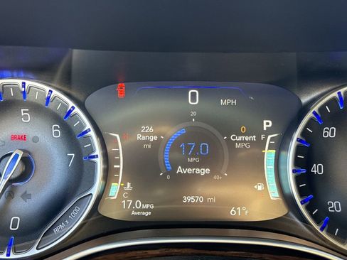 Used 2024 Chrysler Pacifica Limited image 32