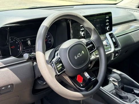 Used 2023 Kia Sorento LX FWD image 13
