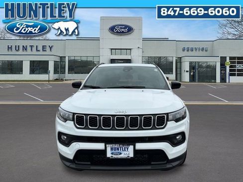 Used 2025 Jeep Compass Latitude w/ Sun & Sound Group image 3