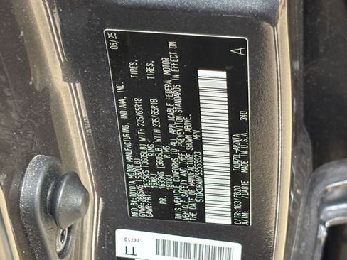 Used 2025 Toyota Highlander LE FWD image 31