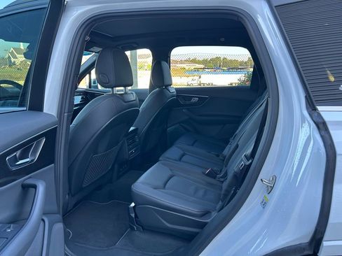 Used 2025 Audi Q7 3.0T Premium w/ Convenience Package image 60