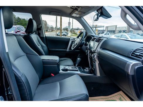 Used 2024 Toyota 4Runner SR5 Premium image 18