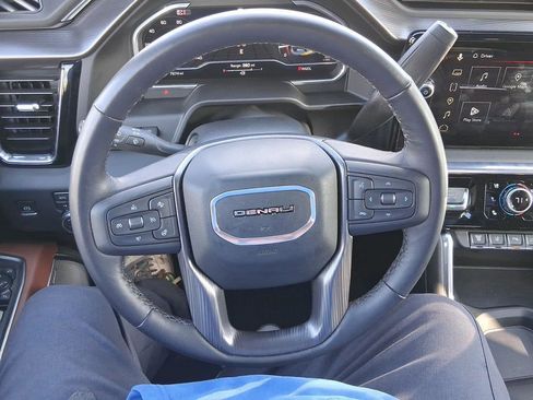 Used 2025 GMC Sierra 2500 Denali Ultimate image 11