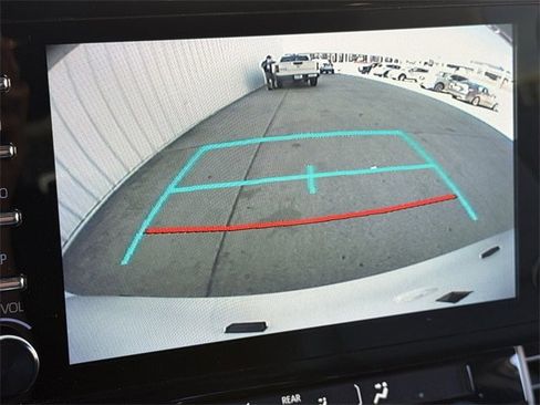 Used 2023 Toyota Sienna XSE w/ XSE Plus Package image 18