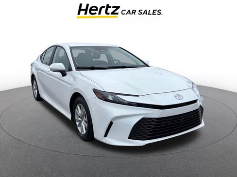 Used 2025 Toyota Camry LE image 1