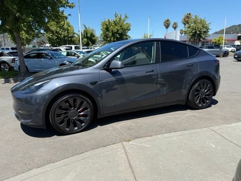 Used 2022 Tesla Model Y Performance AWD/4WD image 3