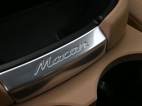 Certified 2026 Porsche Macan AWD/4WD image 18