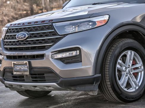 Used 2021 Ford Explorer XLT w/ Equipment Group 202A image 2
