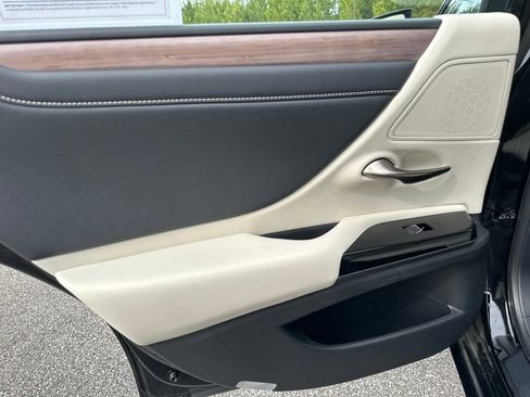 Used 2024 Lexus ES 350 w/ Premium Package image 30