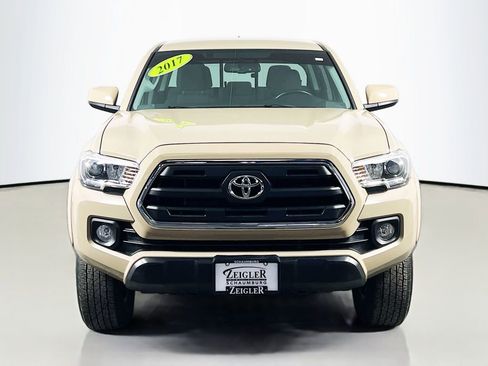 Used 2017 Toyota Tacoma 4x4 Double Cab image 2