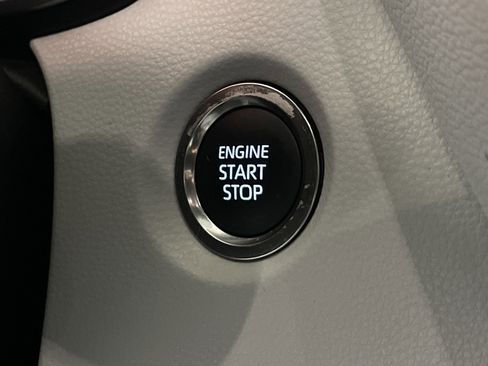 Certified 2025 Toyota Corolla SE image 29