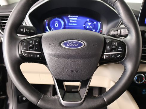 Used 2022 Ford Escape Titanium AWD/4WD image 3