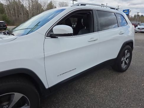 Used 2020 Jeep Cherokee Limited w/ Luxury Group AWD/4WD image 36