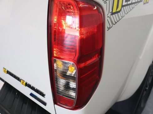 Used 2019 Nissan Frontier Desert Runner image 26