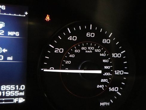 Used 2019 Subaru Crosstrek 2.0i Premium AWD/4WD image 17