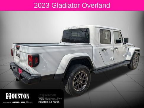 Used 2023 Jeep Gladiator Overland w/ Popular Equipment Package image 2