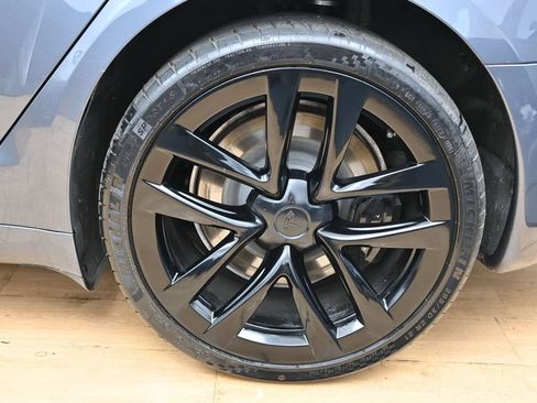 Used 2022 Tesla Model S AWD/4WD image 11