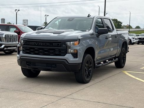 Used 2024 Chevrolet Silverado 1500 Custom Trail Boss w/ Turbomax Blackout Package AWD/4WD image 11