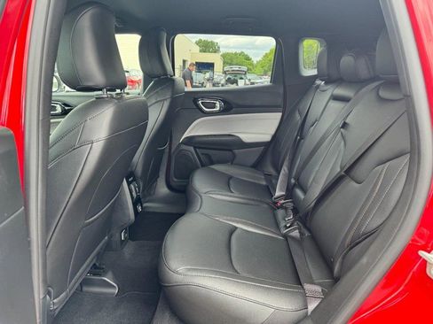 Used 2024 Jeep Compass Limited image 12