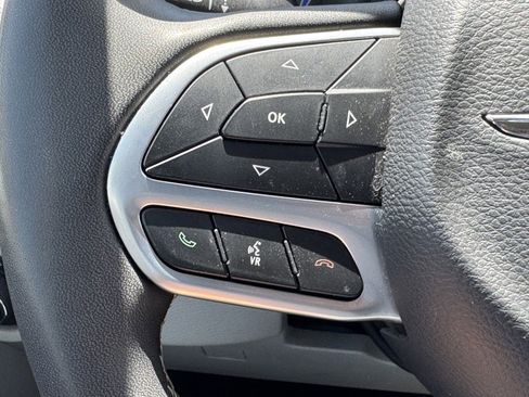 Used 2023 Chrysler Pacifica Touring-L FWD image 21