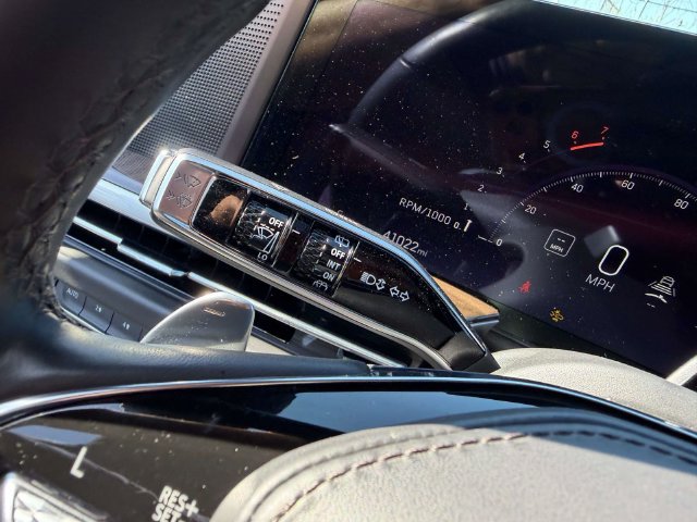 Certified 2025 Cadillac Escalade ESV Sport Platinum w/ LPO, ONYX Package AWD/4WD image 30