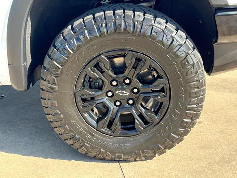 Used 2024 Chevrolet Silverado 1500 ZR2 w/ Technology Package AWD/4WD image 10