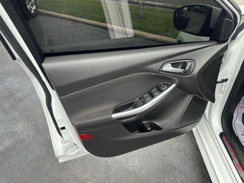 Used 2016 Ford Focus ST image 25