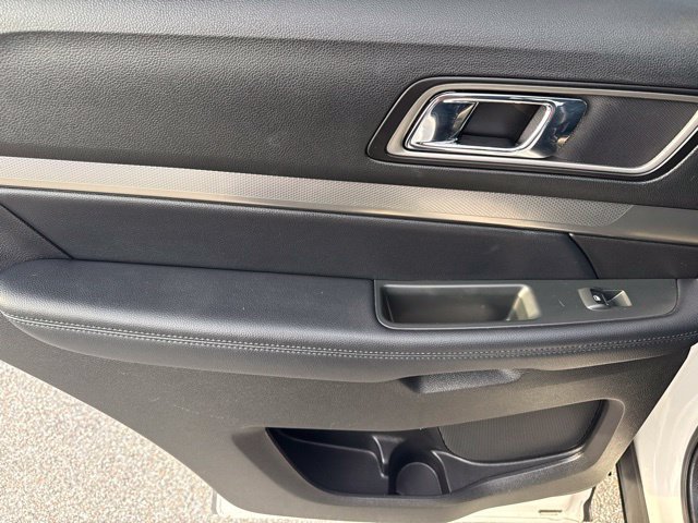 Used 2018 Ford Explorer XLT w/ Equipment Group 202A AWD/4WD image 21