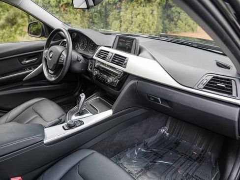 Used 2018 BMW 320i xDrive Sedan AWD/4WD image 24