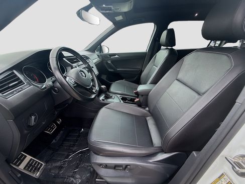 Certified 2021 Volkswagen Tiguan SE R-Line FWD image 18