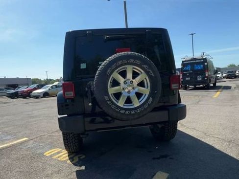 Used 2016 Jeep Wrangler Unlimited Sahara w/ Connectivity Group AWD/4WD image 7