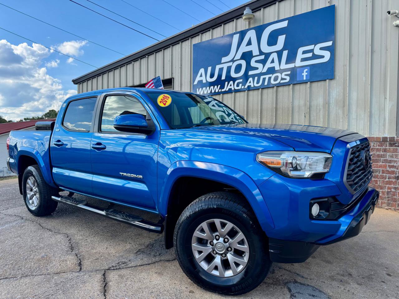 Used 2016 Toyota Tacoma SR5 w/ SR5 Appearance Package (SN) AWD/4WD image 3